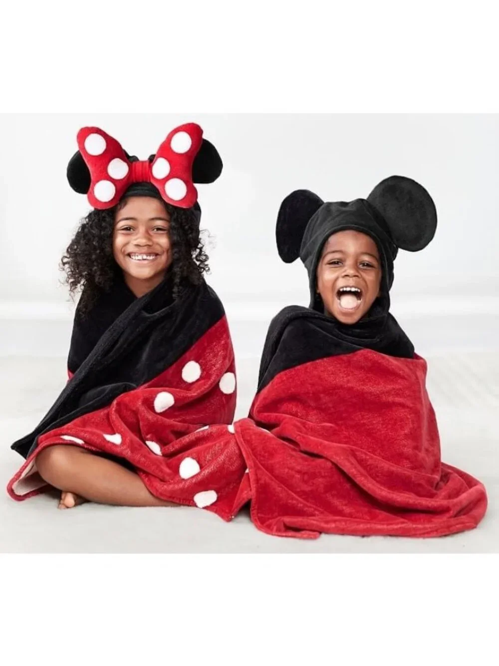 Pottery Barn Kids Disney Minnie Mouse Baby Hooded Towel